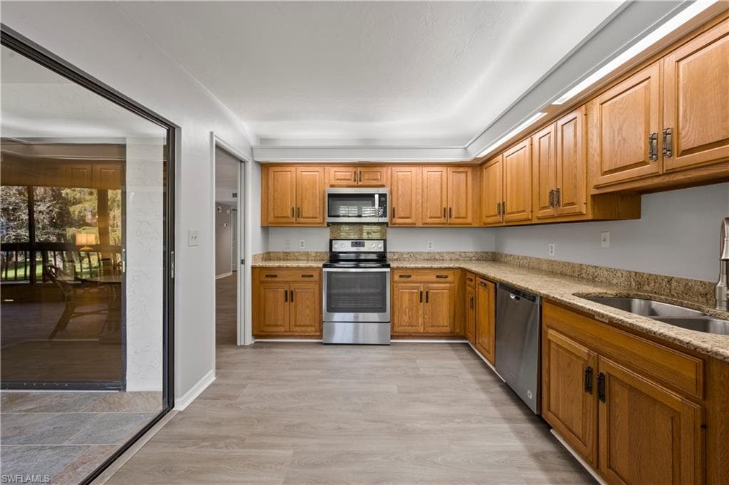 100 Wyndemere WAY # A203, NAPLES FL 34105-11