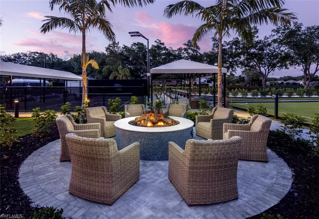 100 Wyndemere WAY # A203, NAPLES FL 34105-21