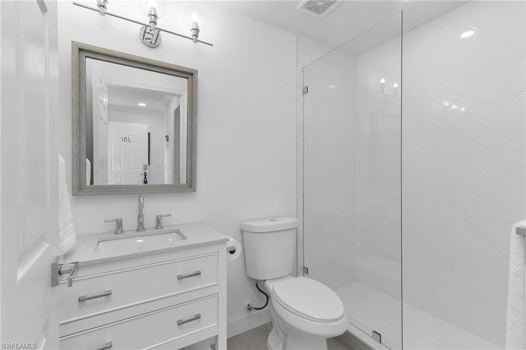 700 Saratoga CIR # 101, NAPLES FL 34104-15