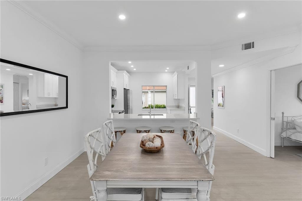 700 Saratoga CIR # 101, NAPLES FL 34104-6