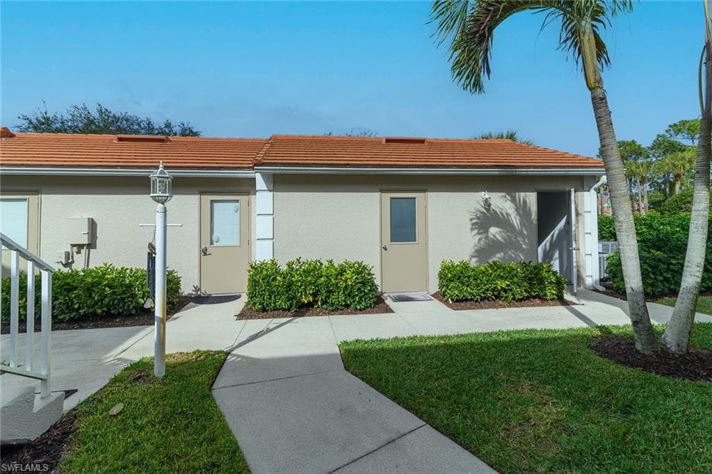 700 Saratoga CIR # 101, NAPLES FL 34104-23