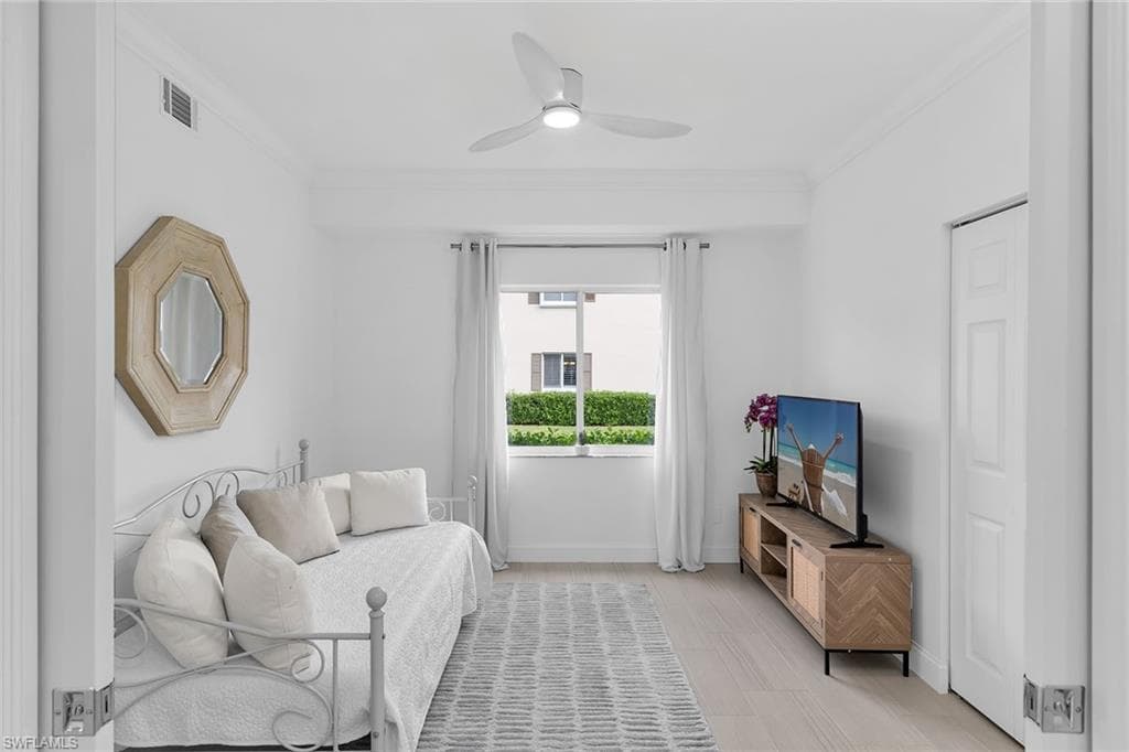 700 Saratoga CIR # 101, NAPLES FL 34104-14