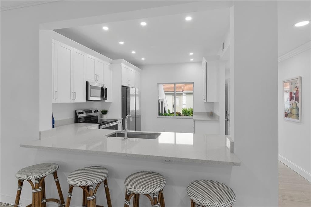 700 Saratoga CIR # 101, NAPLES FL 34104-3