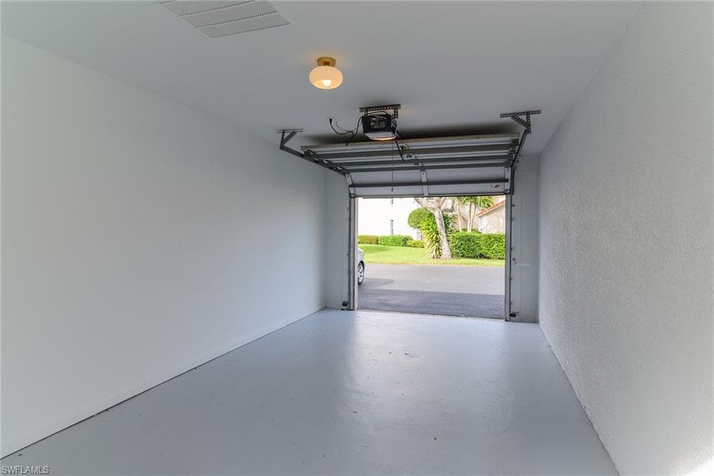 700 Saratoga CIR # 101, NAPLES FL 34104-24