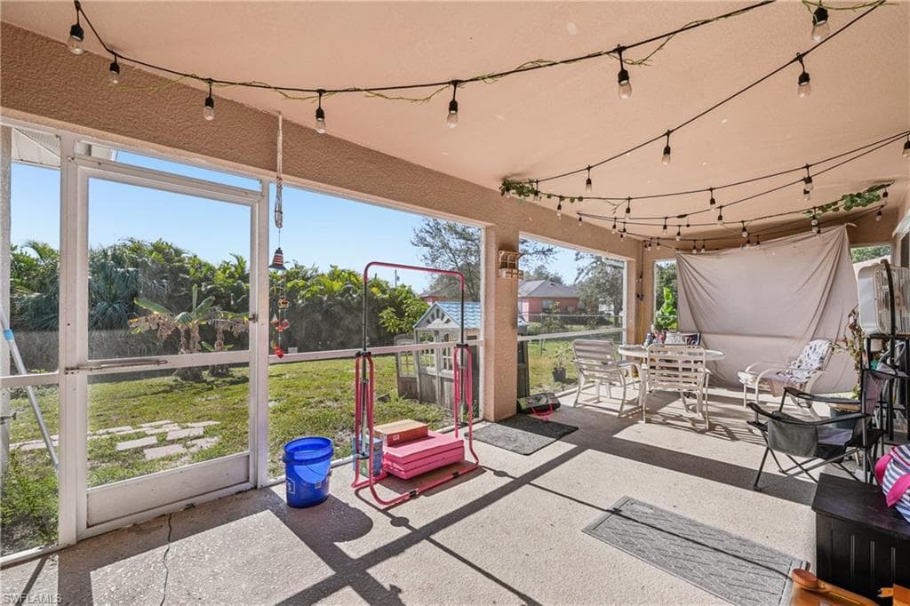 1910 Lorna AVE, LEHIGH ACRES FL 33972-23