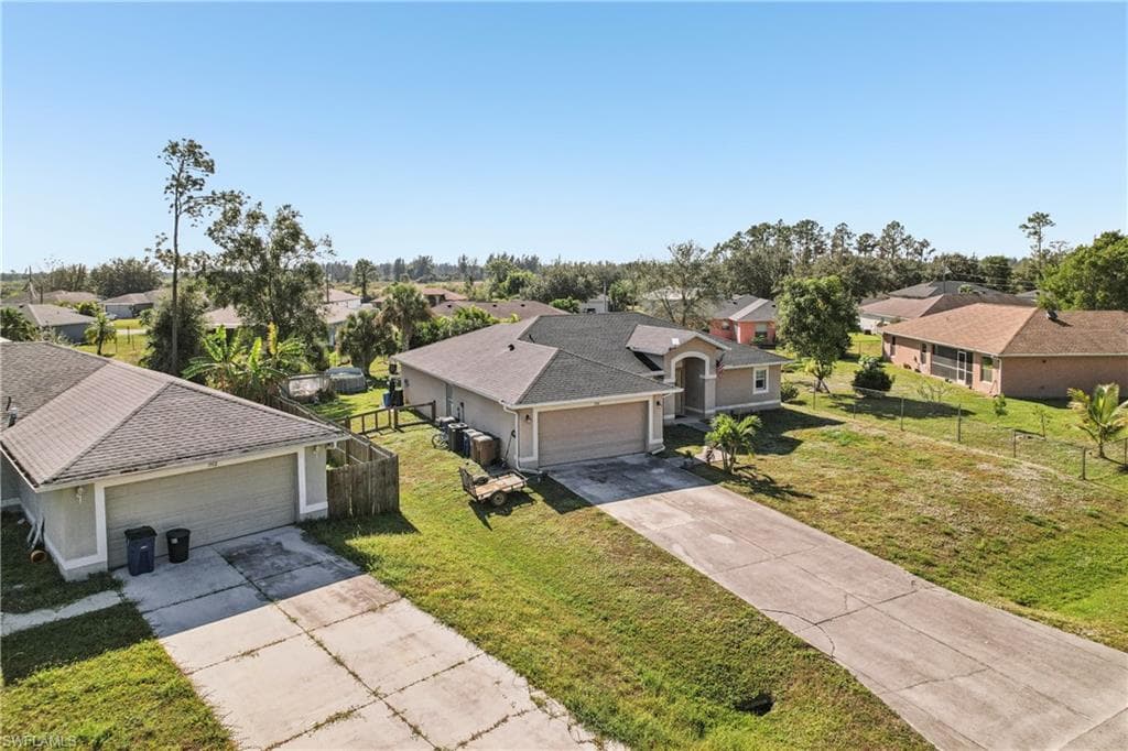 1910 Lorna AVE, LEHIGH ACRES FL 33972-29