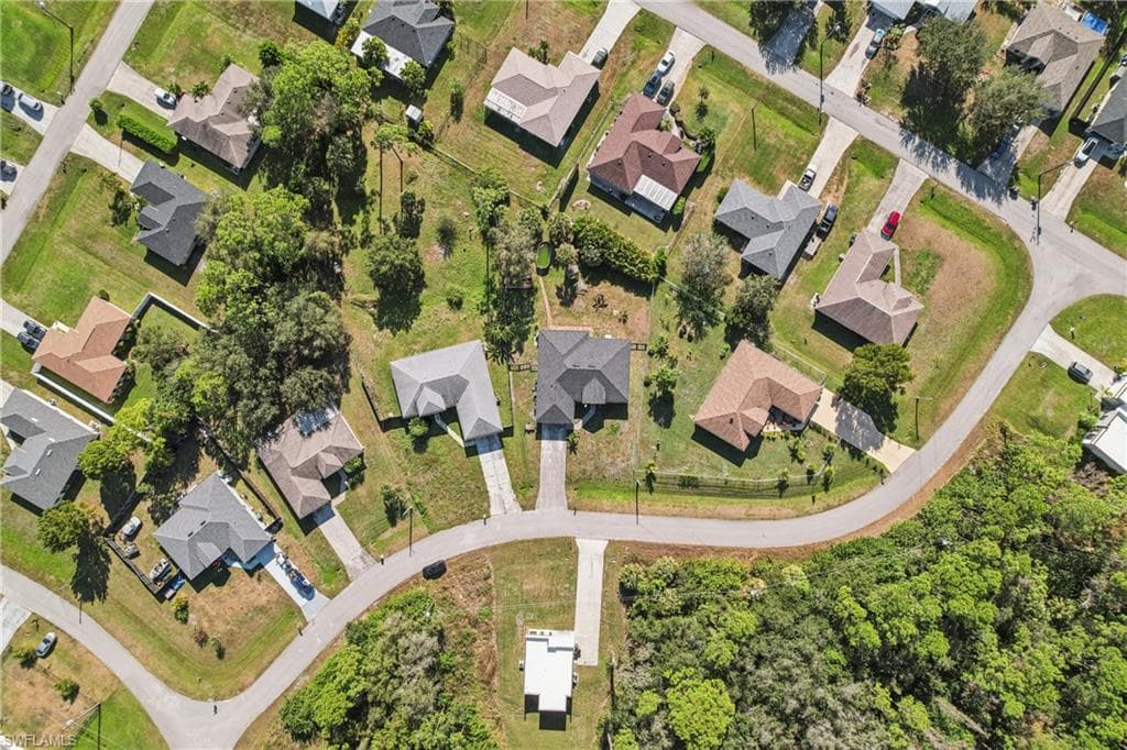 1910 Lorna AVE, LEHIGH ACRES FL 33972-39