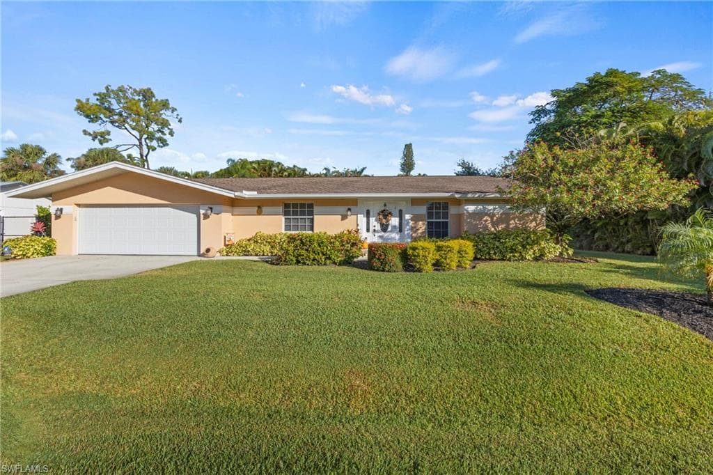 2569 Outrigger LN, NAPLES FL 34104-1