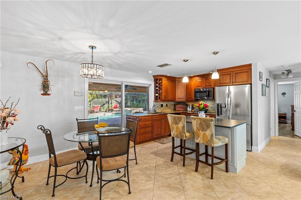 2569 Outrigger LN, NAPLES FL 34104-6