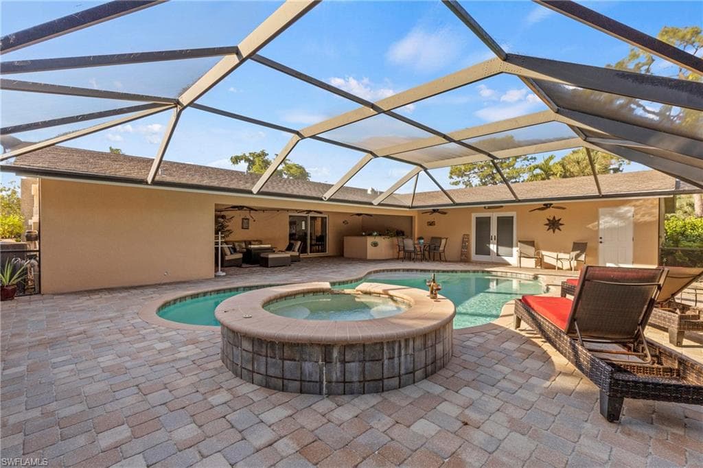 2569 Outrigger LN, NAPLES FL 34104-29