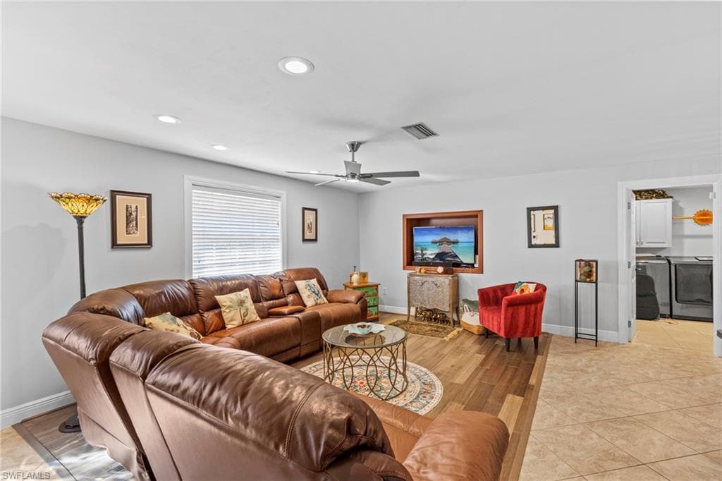 2569 Outrigger LN, NAPLES FL 34104-9