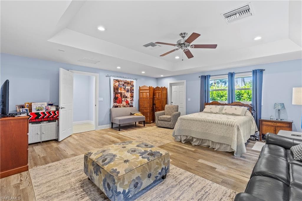 2569 Outrigger LN, NAPLES FL 34104-13