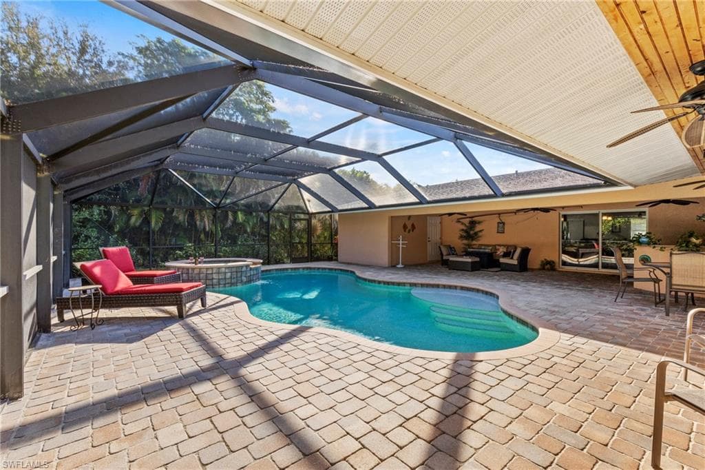 2569 Outrigger LN, NAPLES FL 34104-28