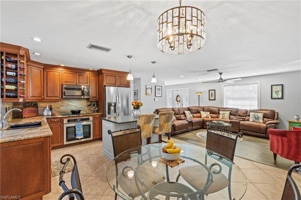 2569 Outrigger LN, NAPLES FL 34104-3