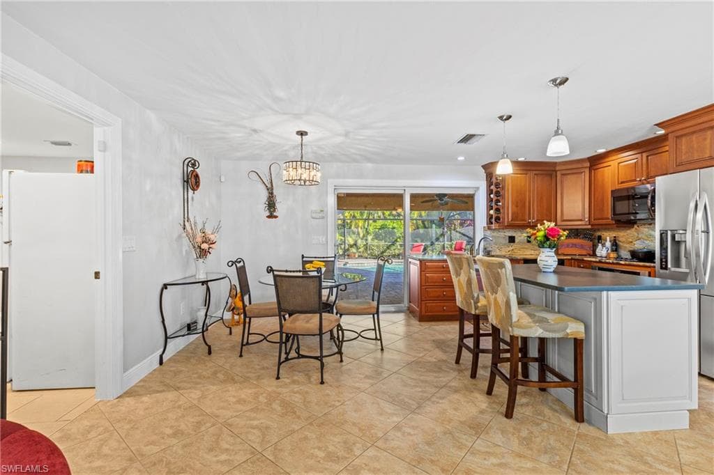 2569 Outrigger LN, NAPLES FL 34104-7