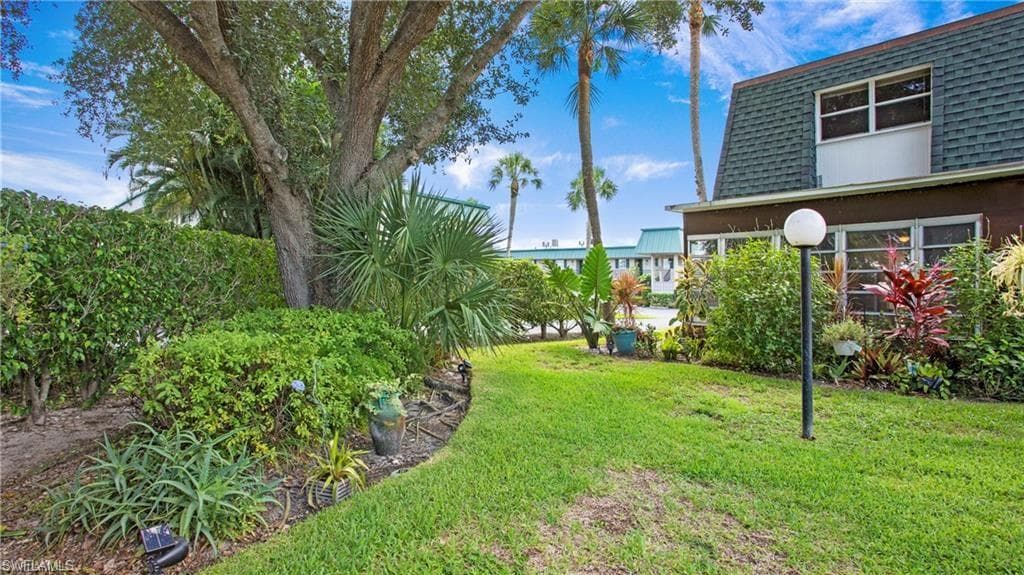 600 Valley Stream DR # I, NAPLES FL 34113-4