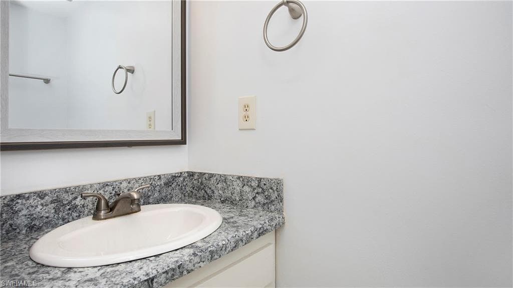 600 Valley Stream DR # I, NAPLES FL 34113-8