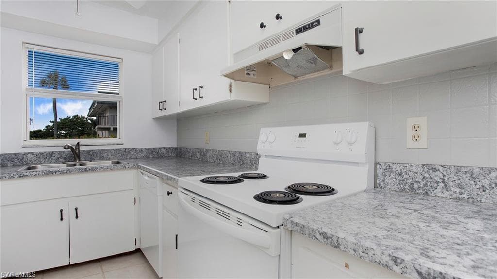 600 Valley Stream DR # I, NAPLES FL 34113-10