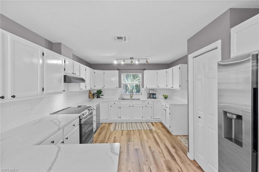 428 Sharwood DR, NAPLES FL 34110-11