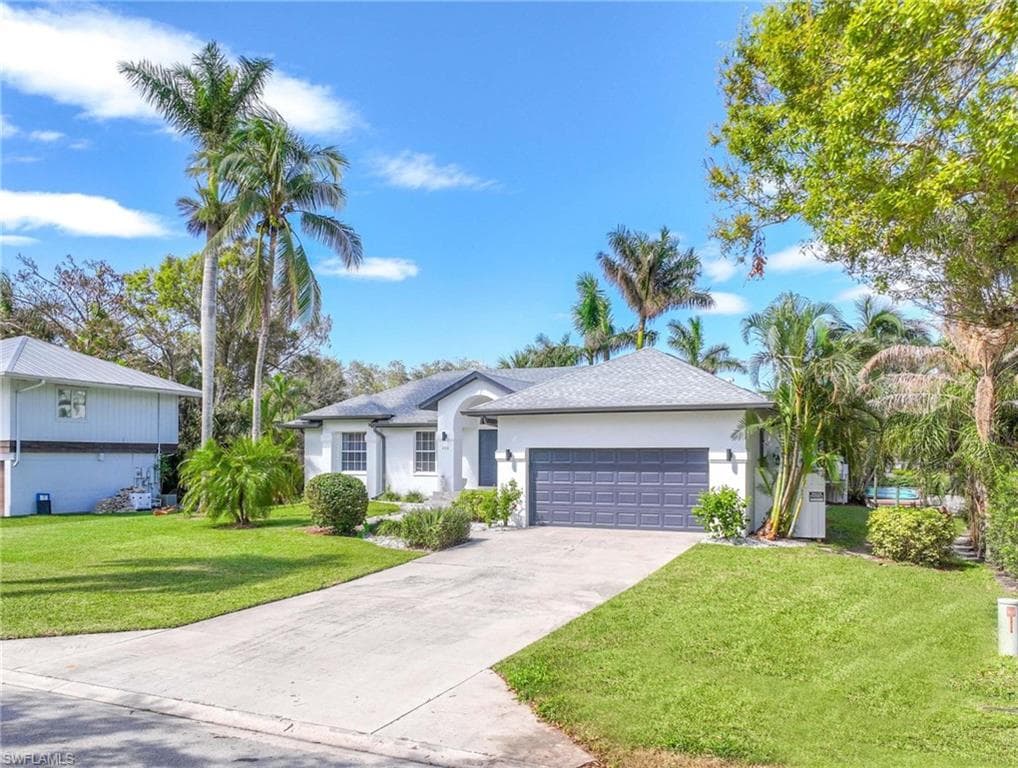 428 Sharwood DR, NAPLES FL 34110-38