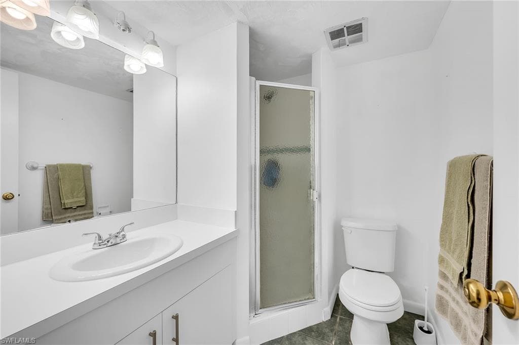 1086 Forest Lakes DR # 102, NAPLES FL 34105-22