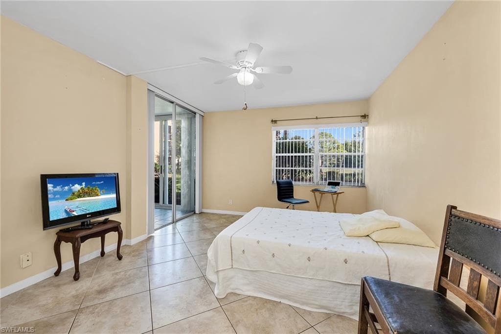 1086 Forest Lakes DR # 102, NAPLES FL 34105-16