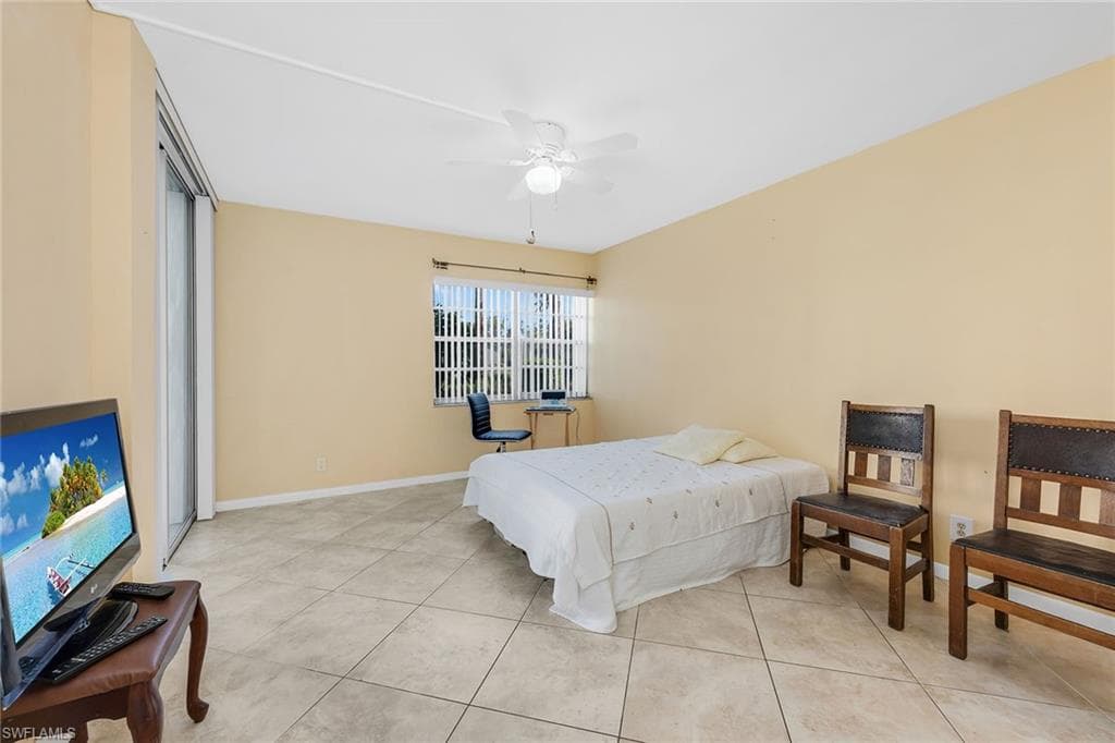 1086 Forest Lakes DR # 102, NAPLES FL 34105-15