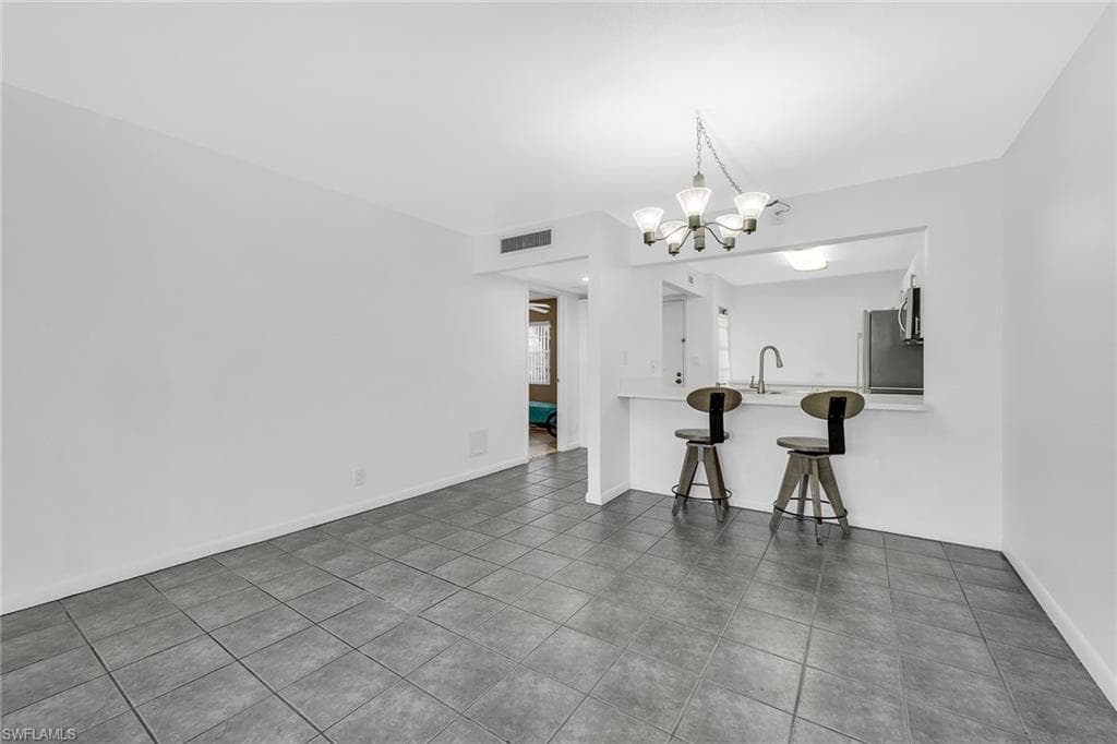 1086 Forest Lakes DR # 102, NAPLES FL 34105-11