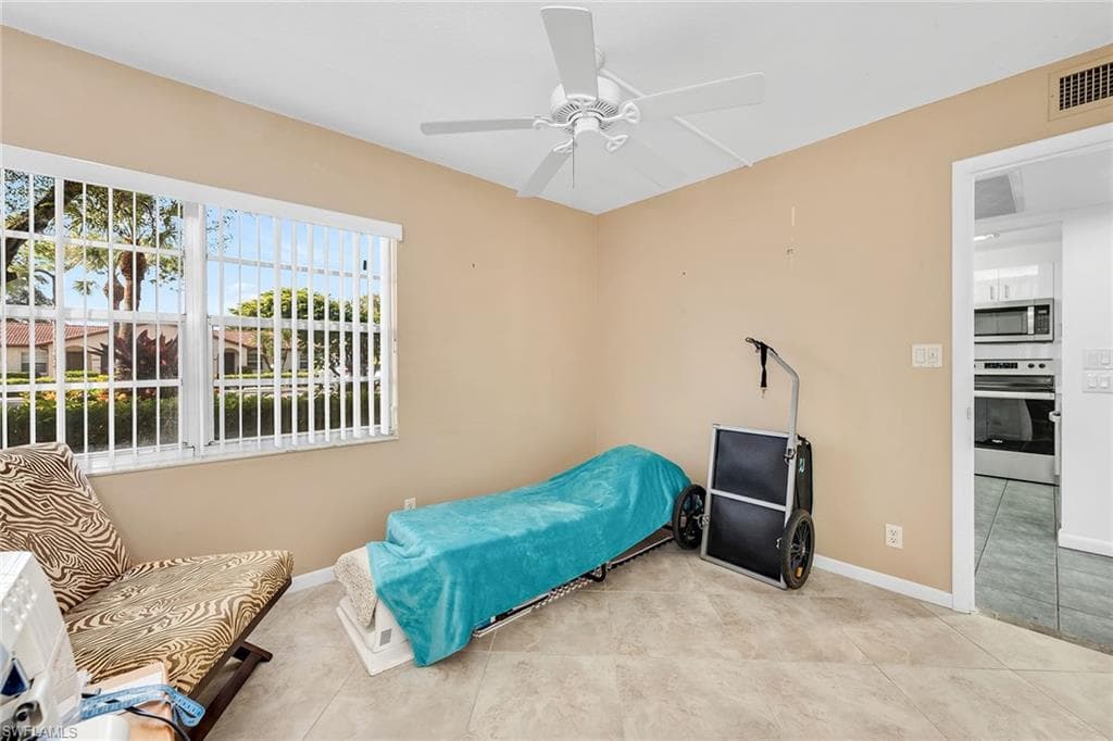 1086 Forest Lakes DR # 102, NAPLES FL 34105-21