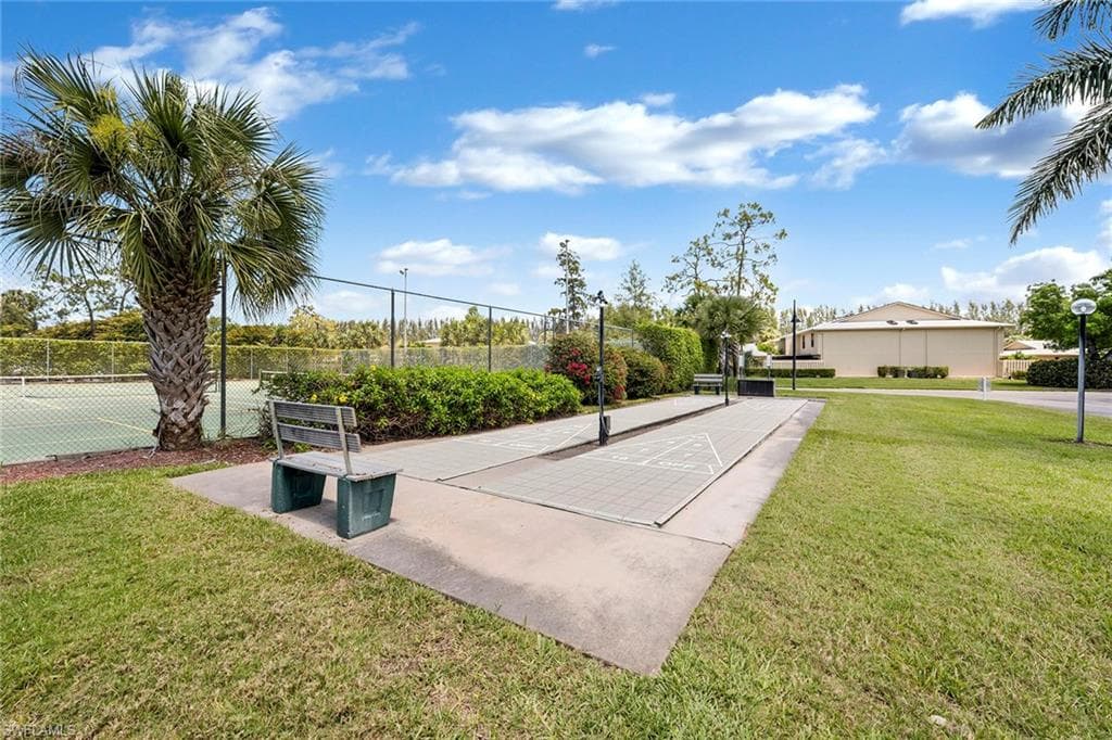 1086 Forest Lakes DR # 102, NAPLES FL 34105-31