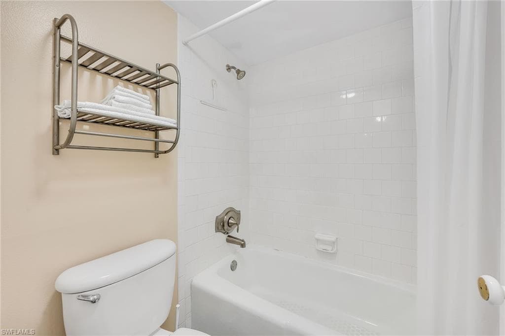 1086 Forest Lakes DR # 102, NAPLES FL 34105-19