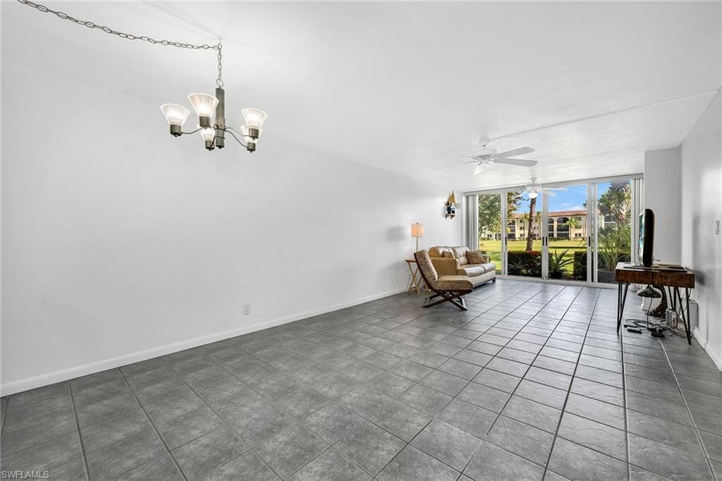 1086 Forest Lakes DR # 102, NAPLES FL 34105-9