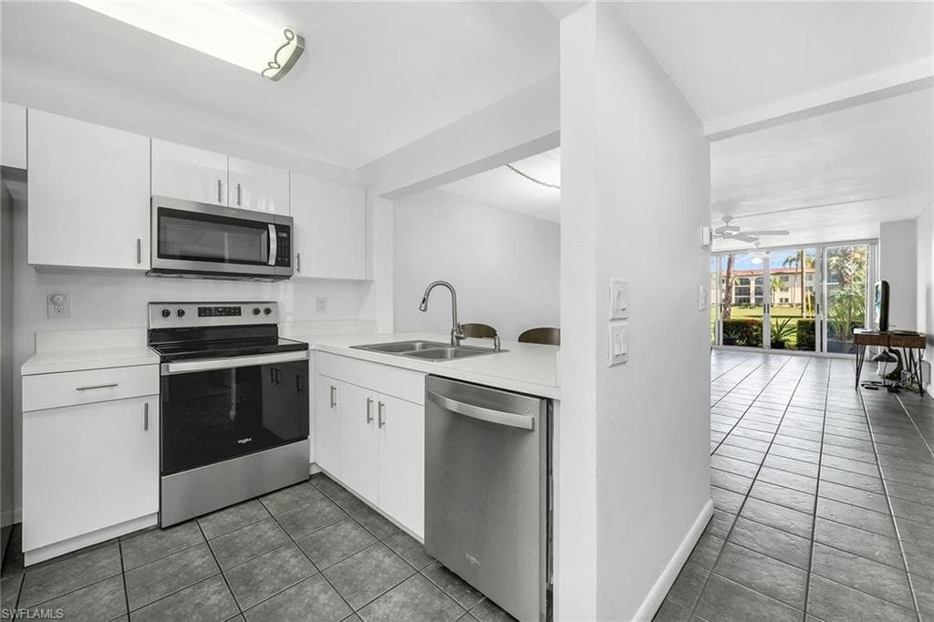 1086 Forest Lakes DR # 102, NAPLES FL 34105-3