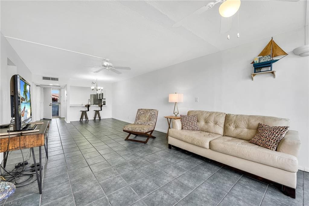 1086 Forest Lakes DR # 102, NAPLES FL 34105-7