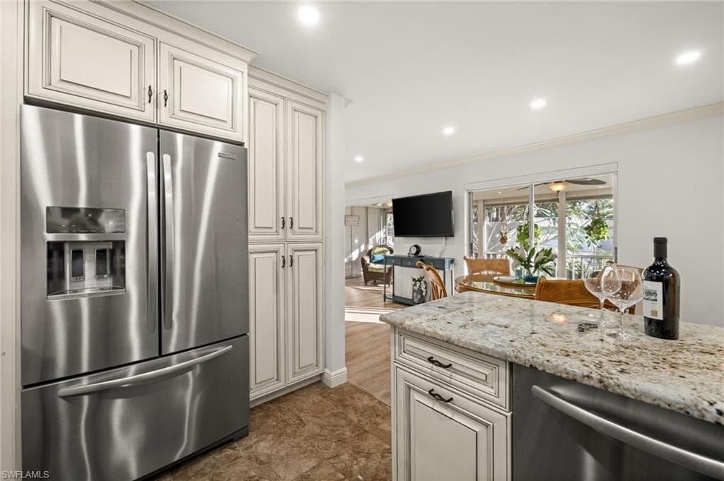 1549 Sandpiper ST # 80, NAPLES FL 34102-11