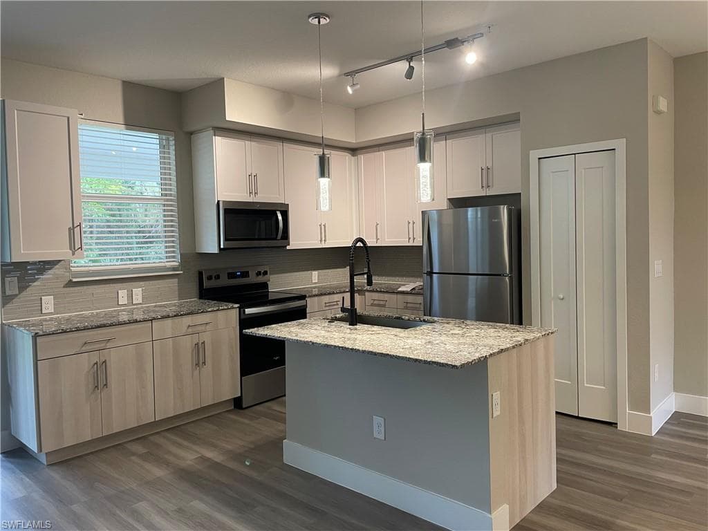 7033 Ambrosia LN # 408, NAPLES FL 34119-2