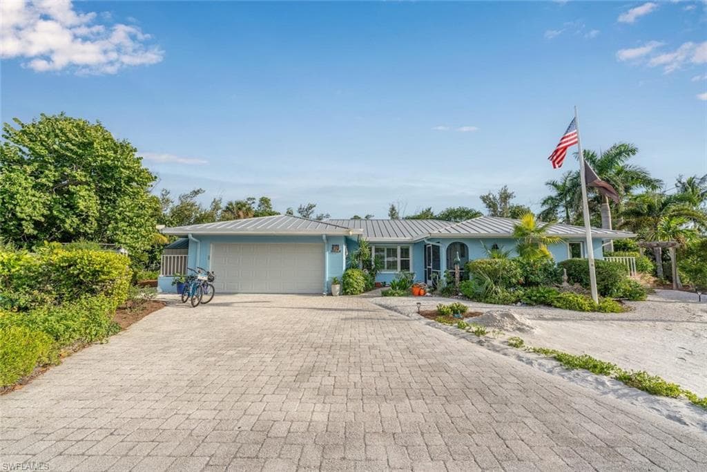 1076 Captains Walk ST, SANIBEL FL 33957-46