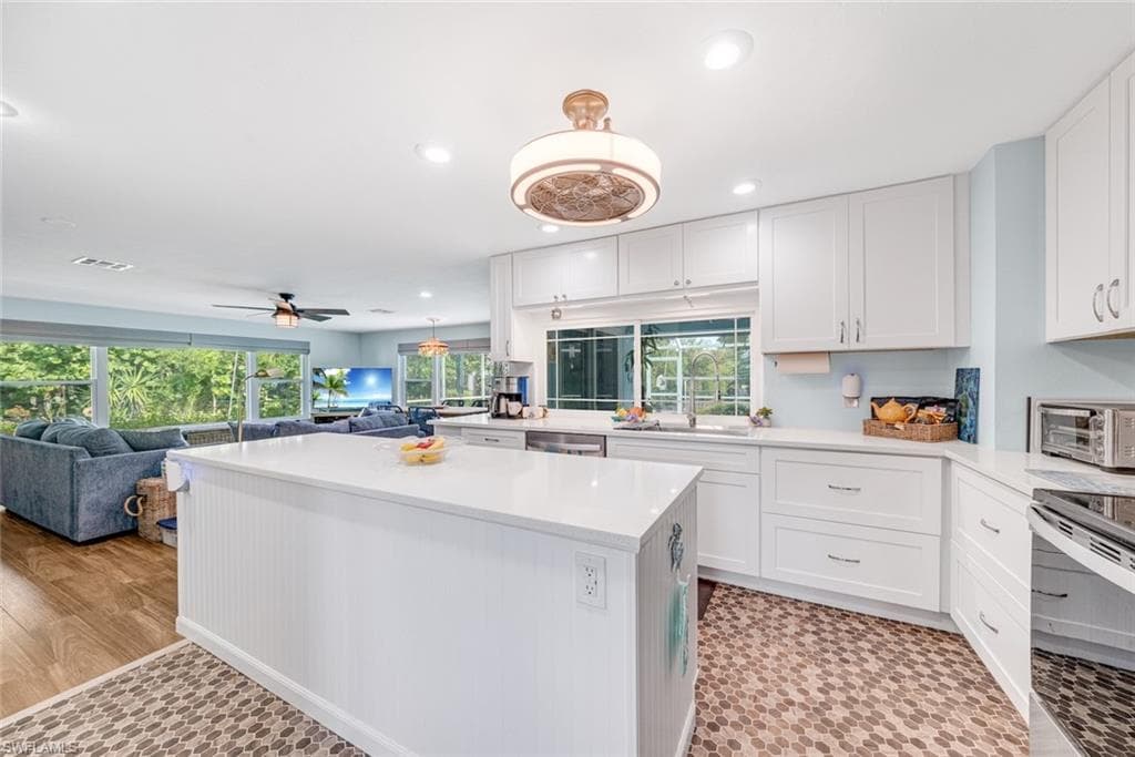 1076 Captains Walk ST, SANIBEL FL 33957-15