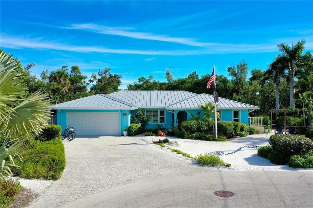 1076 Captains Walk ST, SANIBEL FL 33957-2