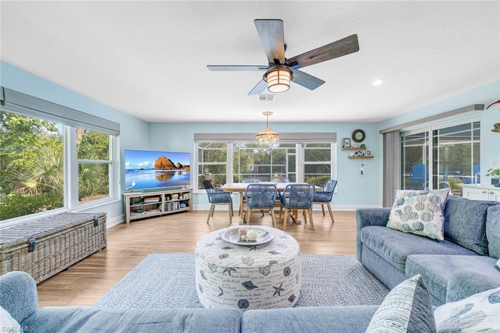 1076 Captains Walk ST, SANIBEL FL 33957-4