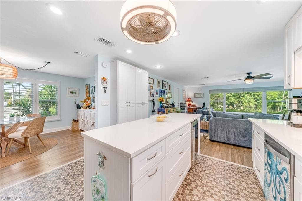 1076 Captains Walk ST, SANIBEL FL 33957-13