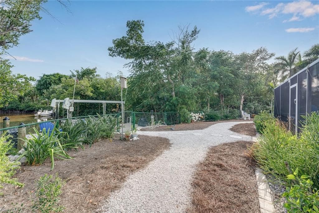 1076 Captains Walk ST, SANIBEL FL 33957-40