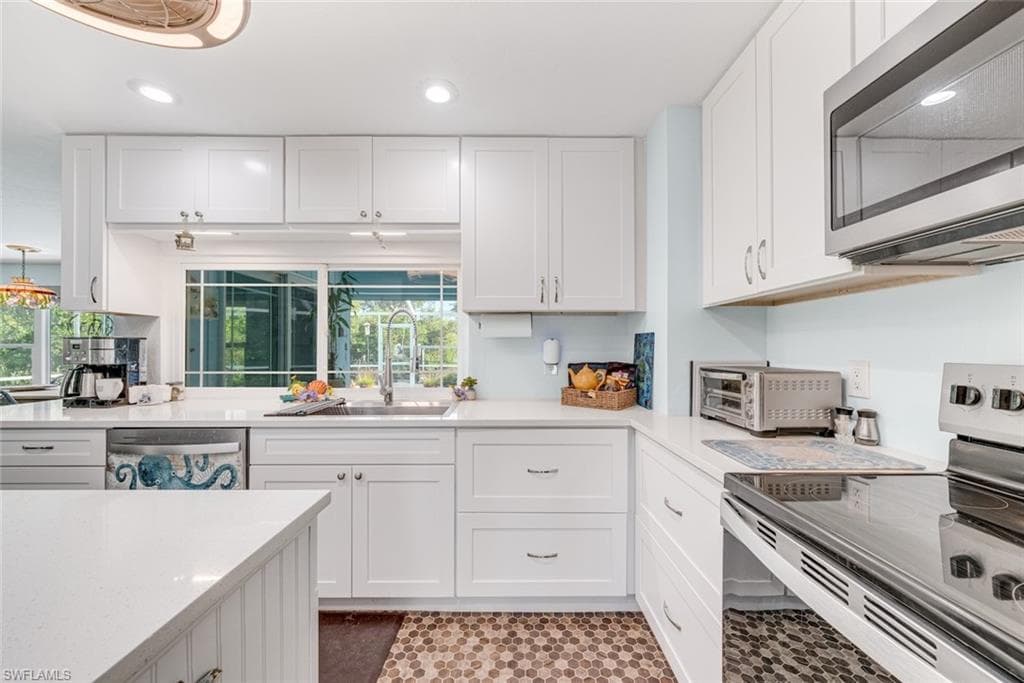 1076 Captains Walk ST, SANIBEL FL 33957-17