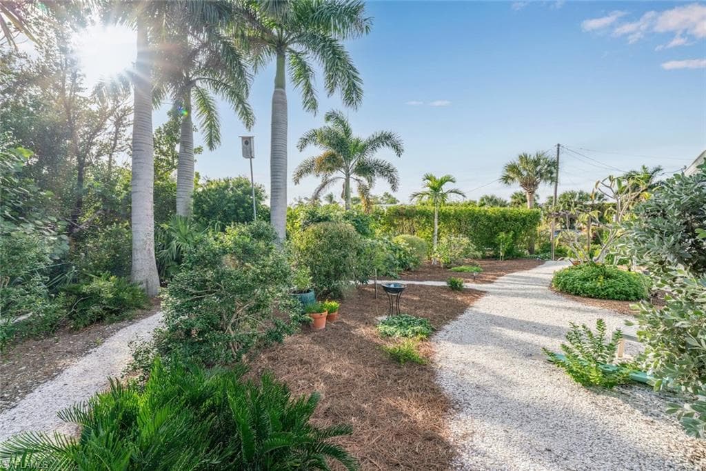 1076 Captains Walk ST, SANIBEL FL 33957-43