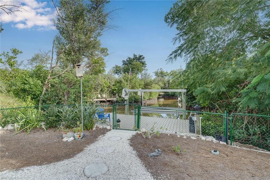 1076 Captains Walk ST, SANIBEL FL 33957-39