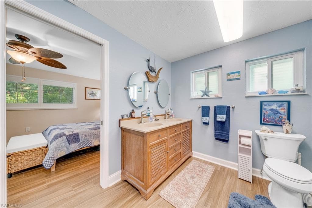 1076 Captains Walk ST, SANIBEL FL 33957-28