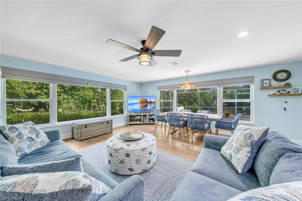 1076 Captains Walk ST, SANIBEL FL 33957-3