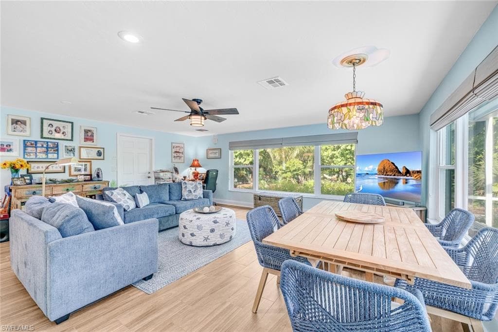 1076 Captains Walk ST, SANIBEL FL 33957-7