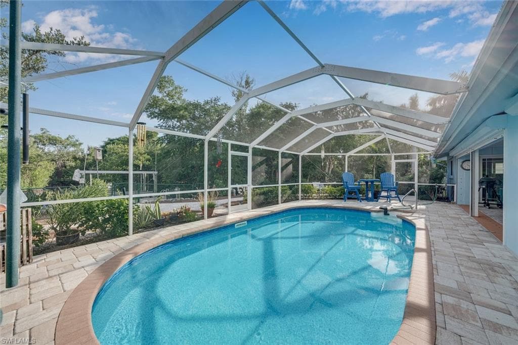 1076 Captains Walk ST, SANIBEL FL 33957-20