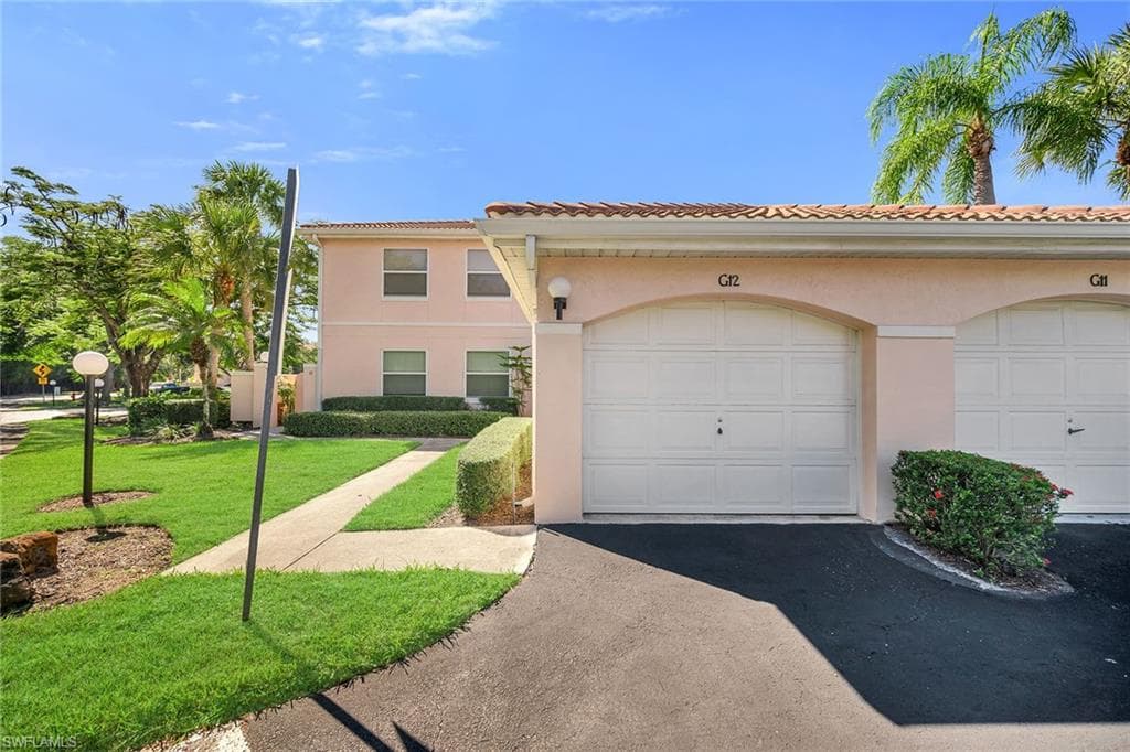 628 Woodshire LN # G12, NAPLES FL 34105-35